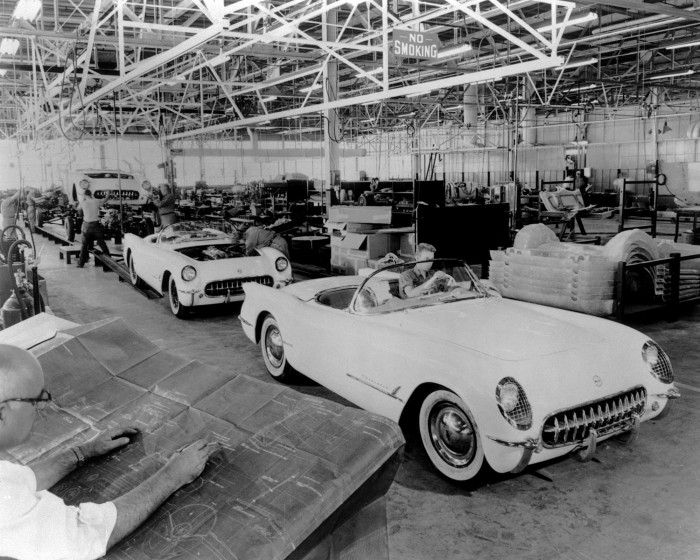 1953Corvetteproduction_02_2000-700x560