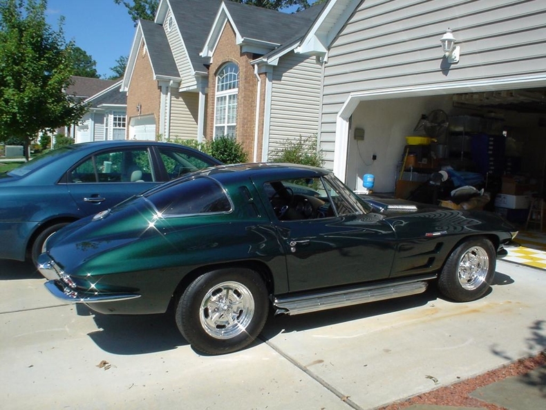 1963-Chevrolet-Corvette Sting Ray (37)