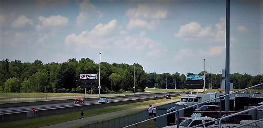 1969 Corvette 427 L88 vs 1969 Camaro 427 ZL1 drag race