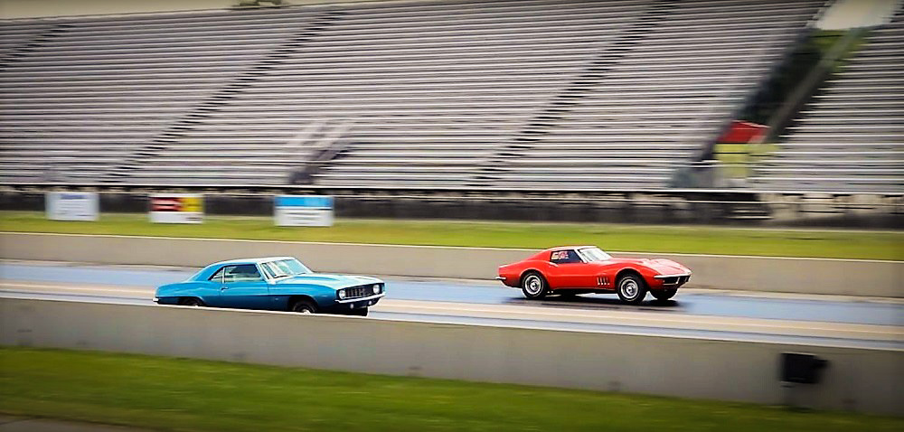 1969 Corvette 427 L88 vs 1969 Camaro 427 ZL1 drag race