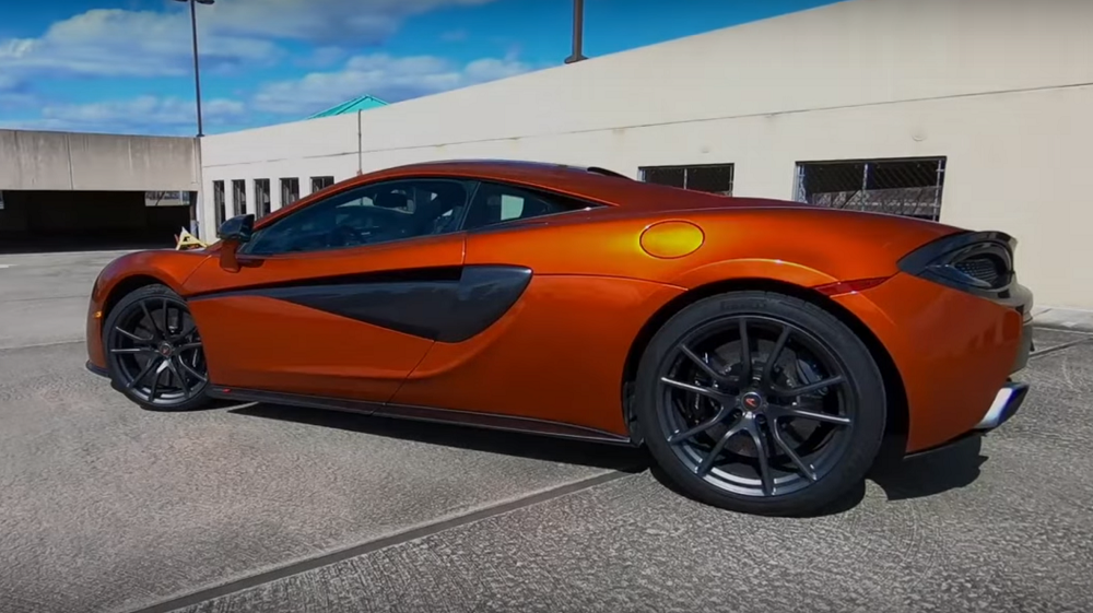 C5 Corvette vs. McLaren 570S Race