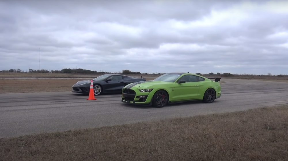 C8 Corvette vs Ford Mustang Shelby GT500 Drag Race