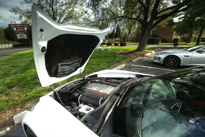 2014-chevrolet-corvette-stingray-engine-with-hood-open