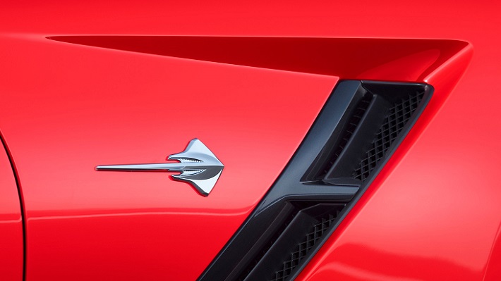 2014-chevrolet-corvette-stingray-in-red-stingray-badge