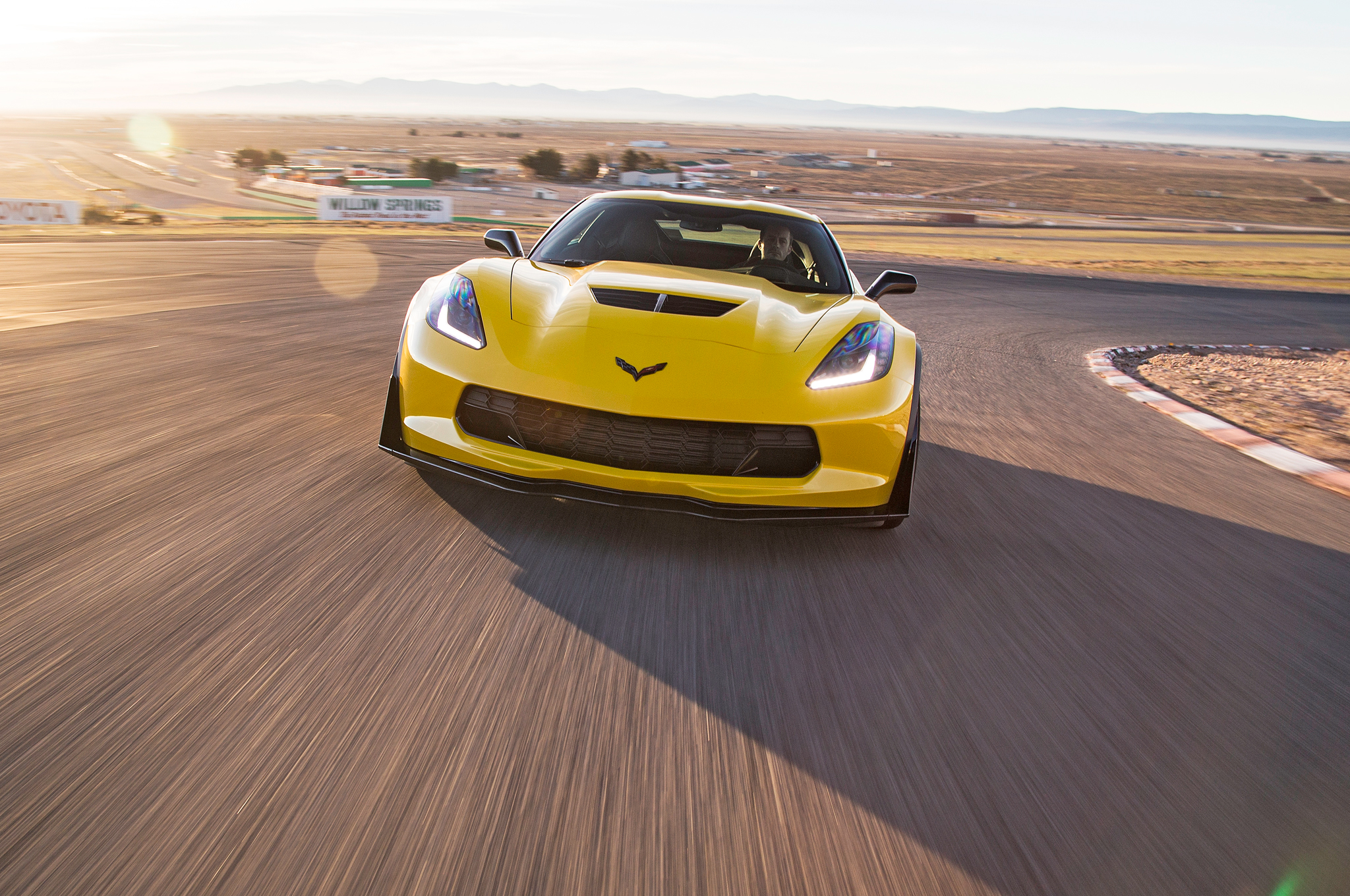 2015-chevrolet-corvette-z06-front-end-in-motion