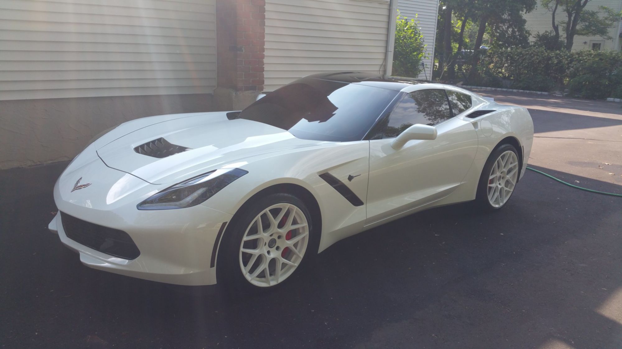 white wheels corvette c7