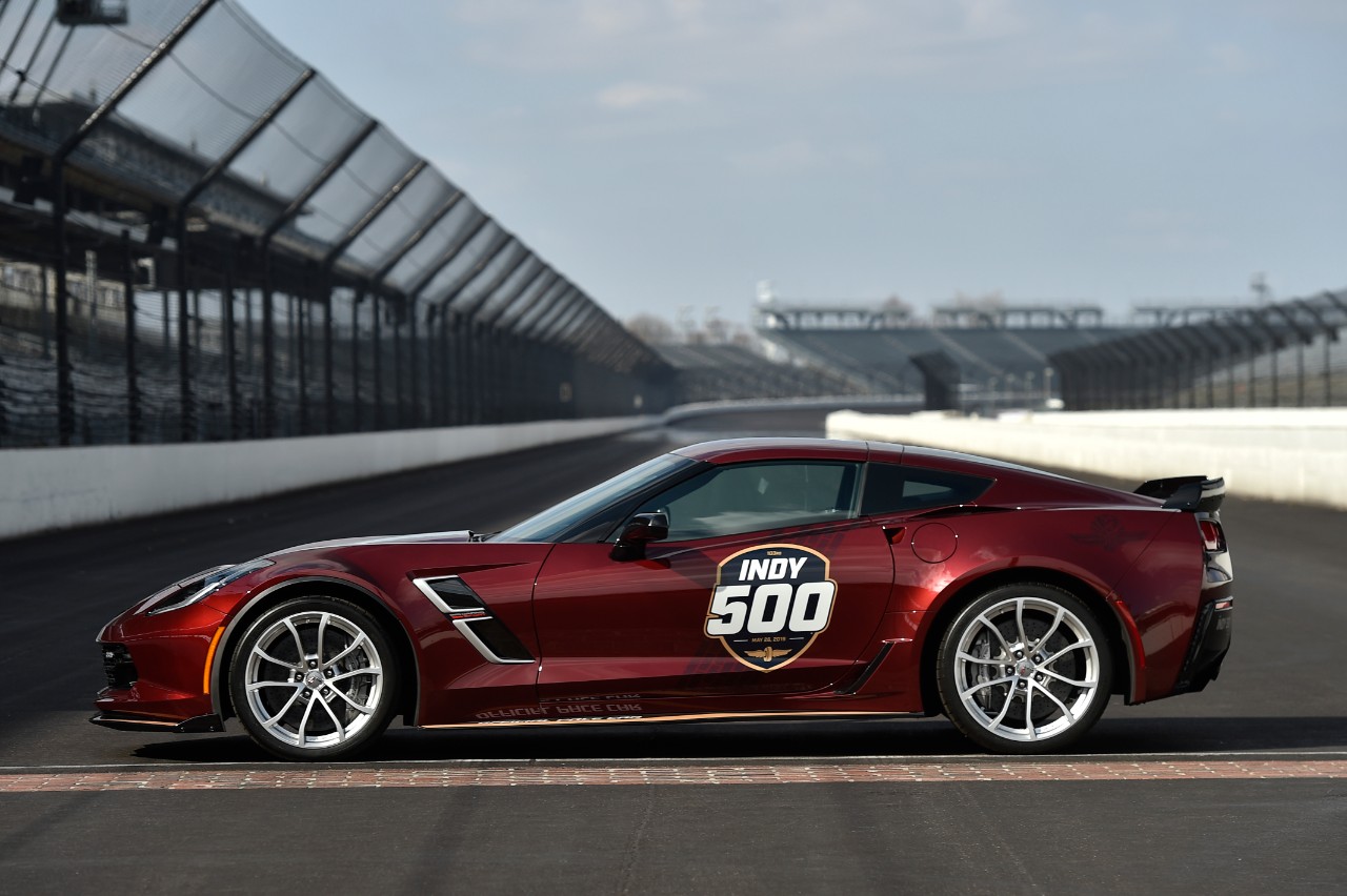 Corvette Grand sport on track