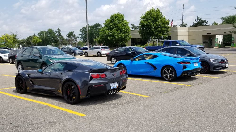 Corvette C7 vs C8