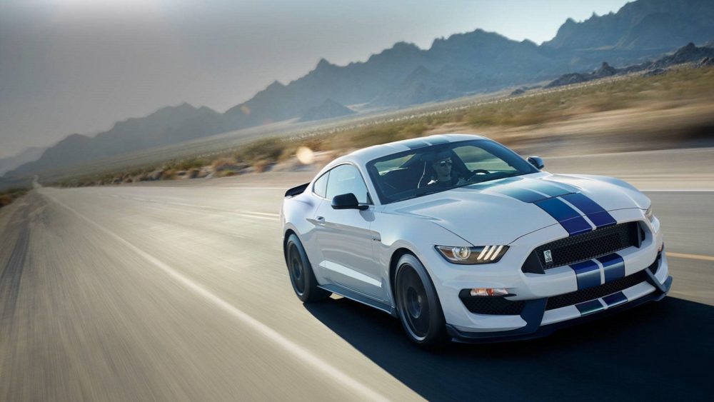 Corvette Grand Sport vs Mustang Shelby GT350