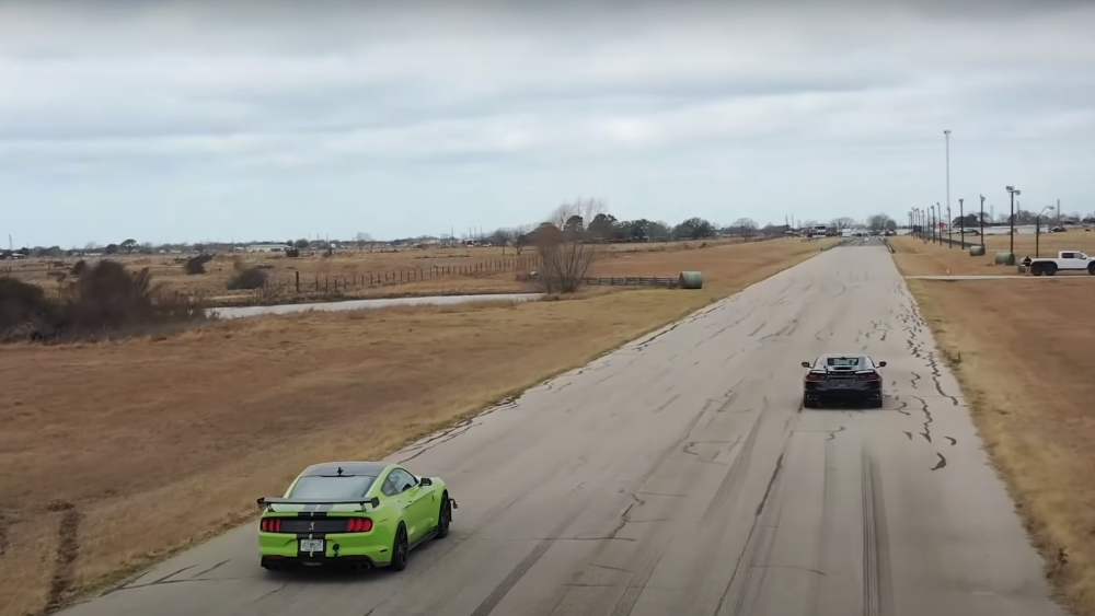 C8 Corvette vs Ford Mustang Shelby GT500 Drag Race