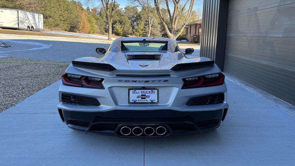 C8 Z06 supercar width