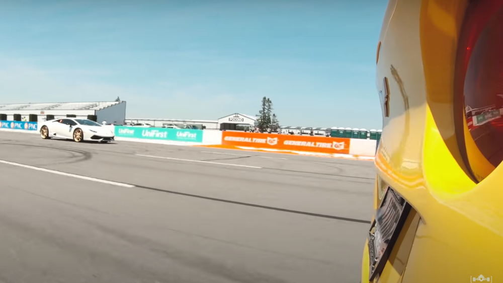 C6 Corvette ZR1 Destroys Lamborghini Huracan in Roll Race