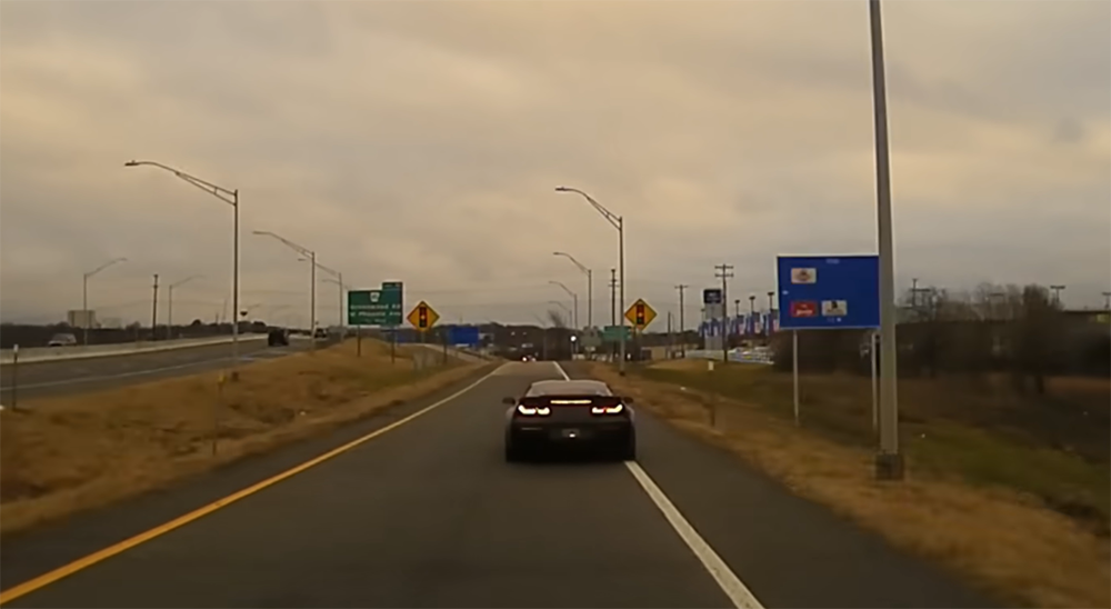 C7 Corvette about to run from police