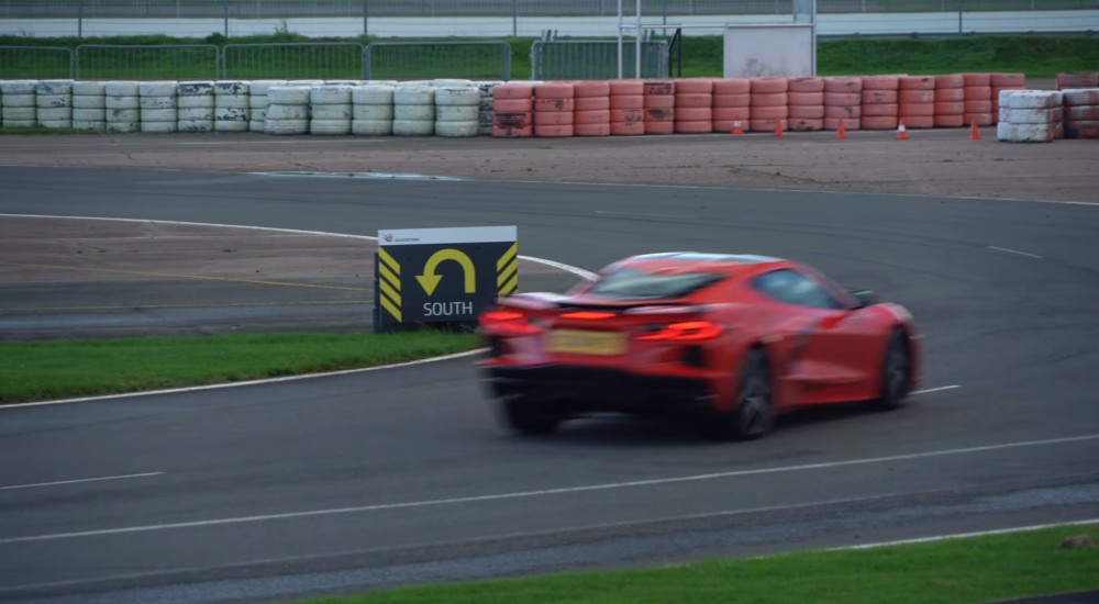 C8 Corvette vs Porsche 911