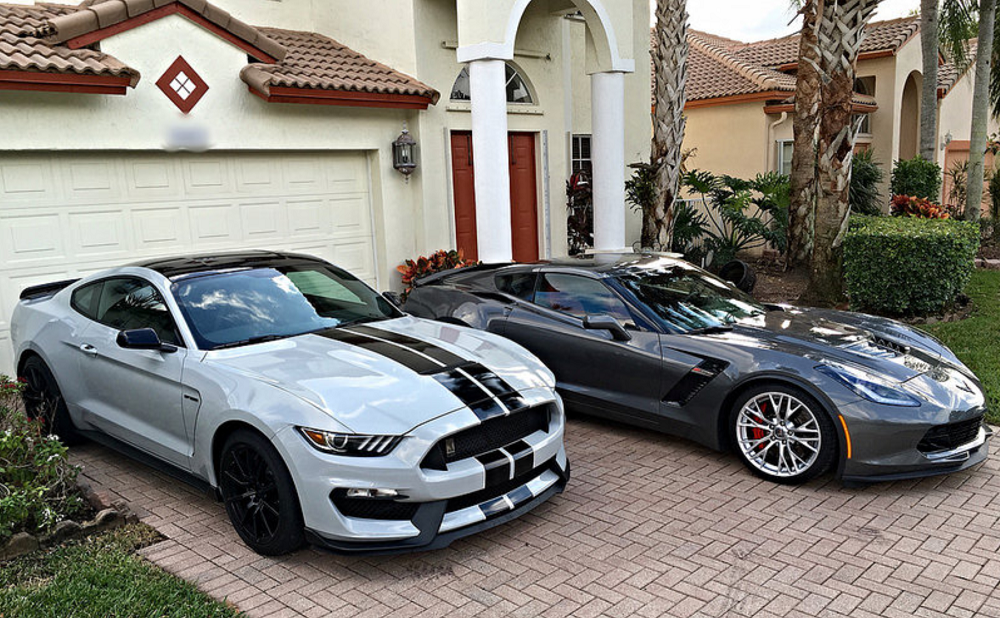 Corvette Grand Sport vs Mustang Shelby GT350