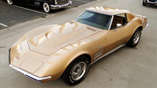 Go for the Gold: Gorgeous '69 Riverside Gold Stingray Hits the Block for Charity