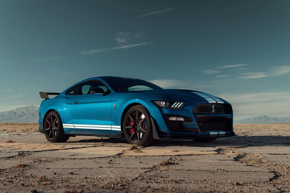 2020 Shelby GT500 vs 2020 C8 Corvette