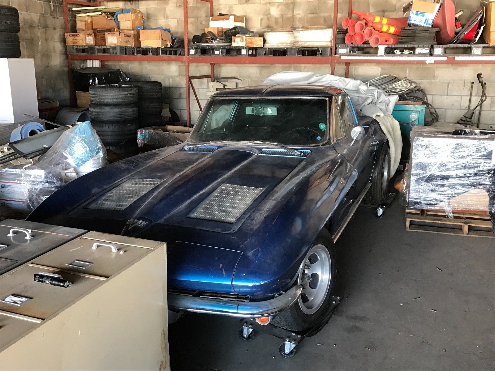 Split-window Corvette barn find in Hawaii