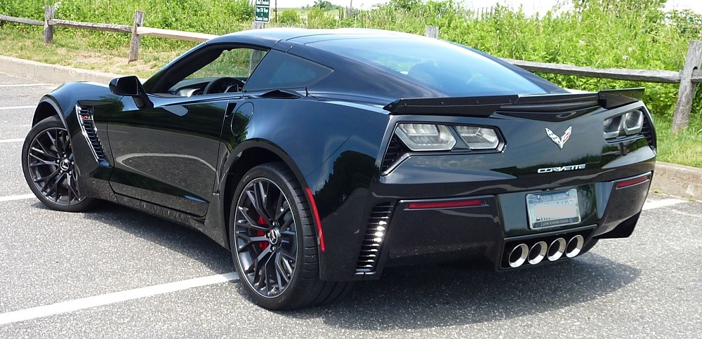 C7 Corvette Z06 Gets Gapped by Mustang Shelby GT500 Corvetteforum.com