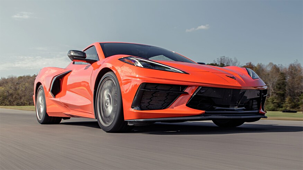 2020 Chevrolet Corvette Z51 3LT on track at Virginia International Raceway with Motortrend