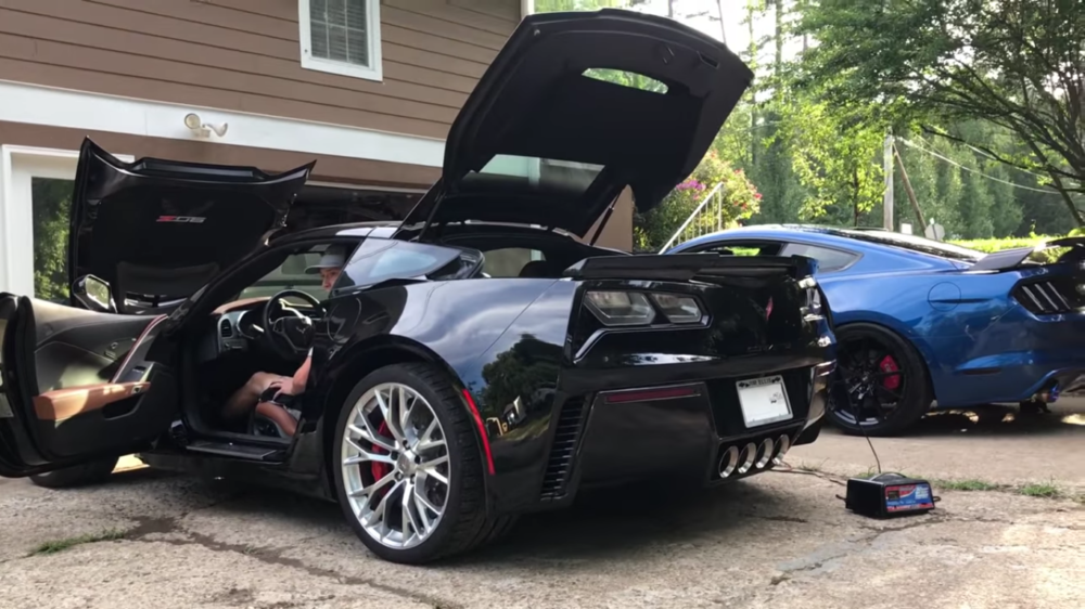 Smashed Corvette Z06 Undergoes DIY Frame Repair