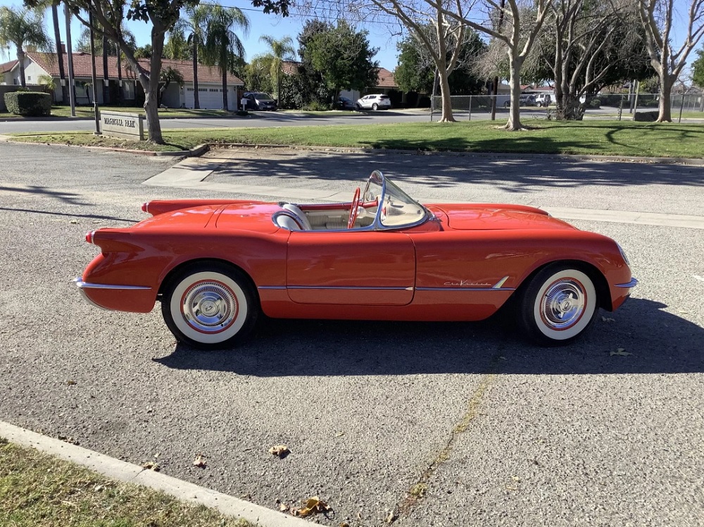 Ford Thunderbird vs Chevy Corvette