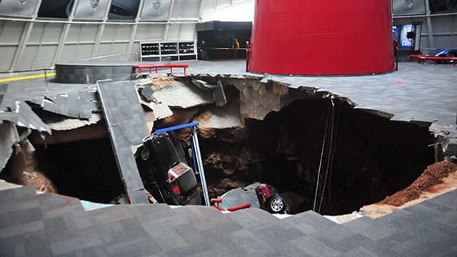 Sinkhole--National-Corvette-Museum-jpg