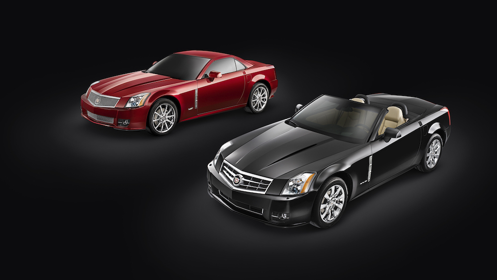 (L to R) 2009 Cadillac XLR-V and XLR. X09CA_XL012 (United States)