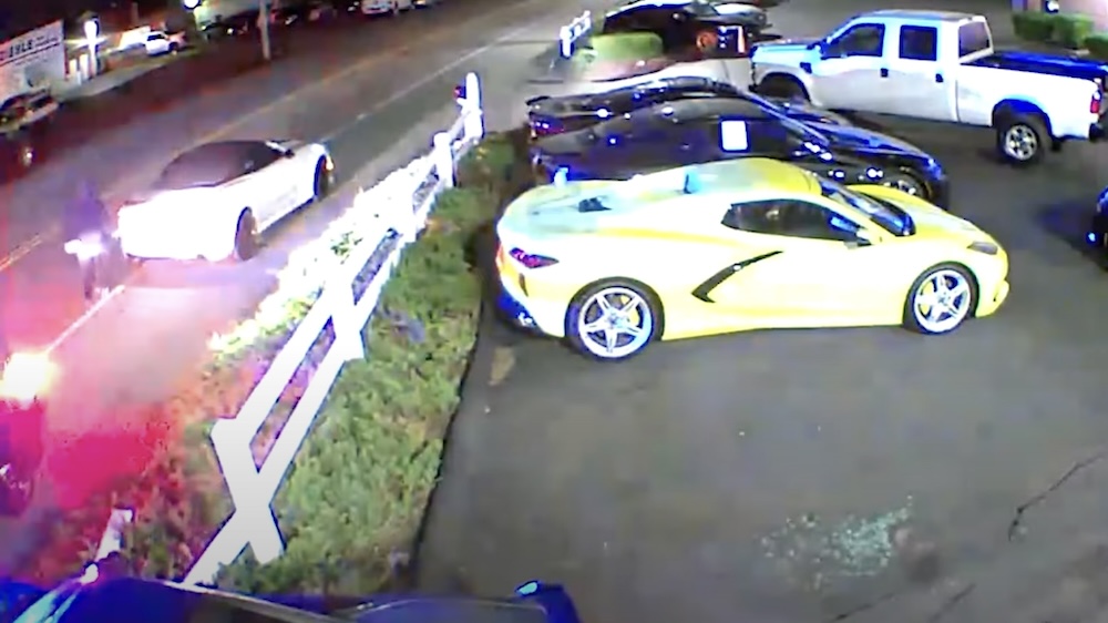 C7 Corvette Z06 Gets Stuck During Theft Attempt 001